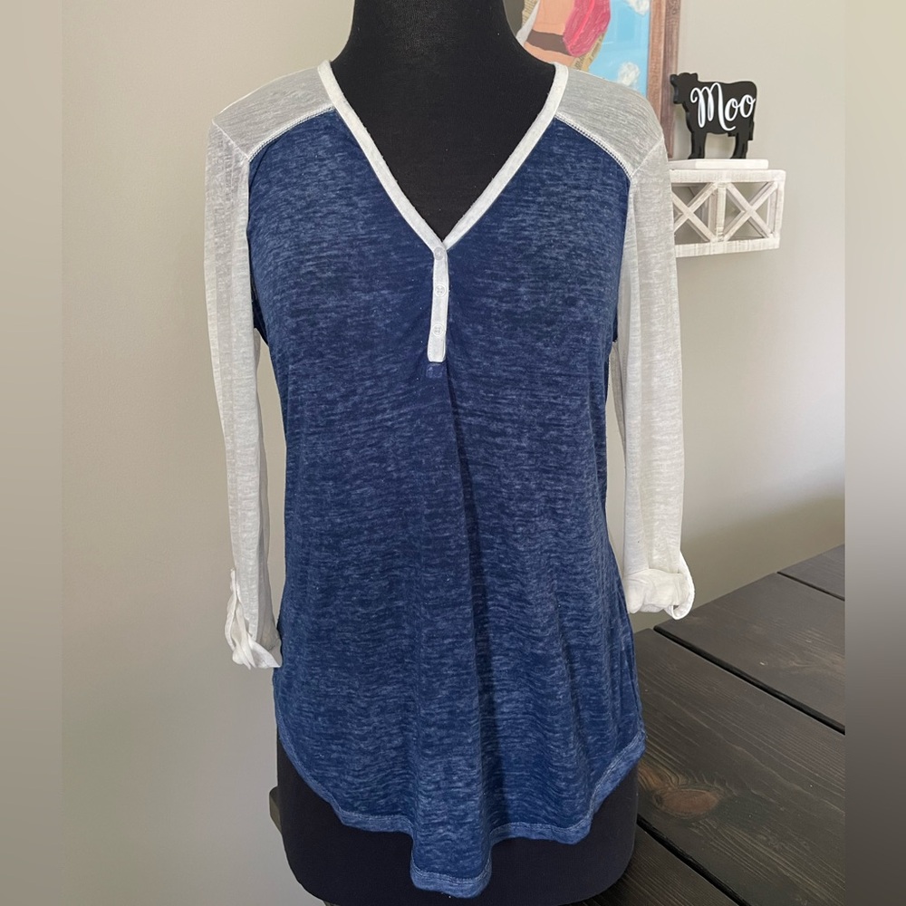 Pink Rose S 3/4 Sleeve Burnout V-Neck Shirt
